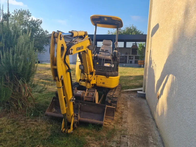 ddtp47-vente-engins-travaux-public-mini-pelle-komatsu-pc26mr3-face